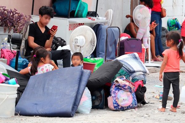 Juez ordena reestablecer el programa estadounidense 'Quédate en México'