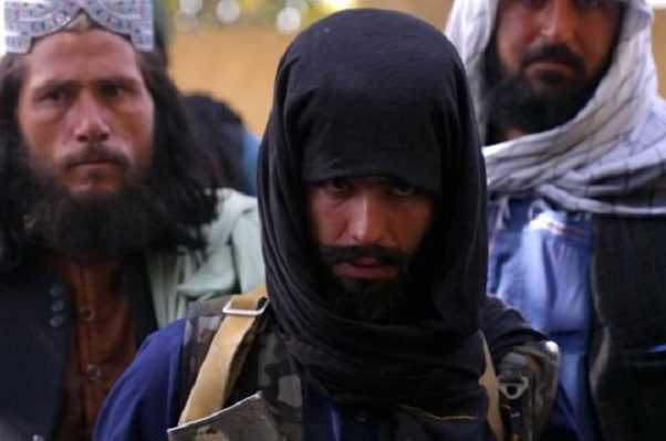 Talibanes declaran amnistía general y llaman a mujeres a participar en gobierno