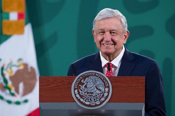 AMLO descarta dosis de refuerzo de Cansino y critica a farmacéuticas