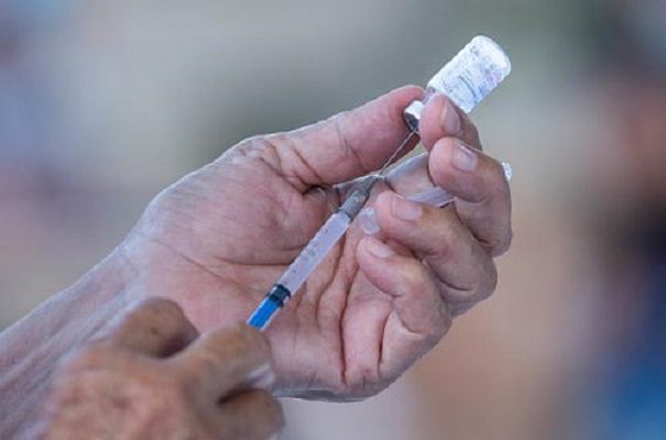 Juez ordena vacunar a menor de edad contra Covid-19, en CDMX
