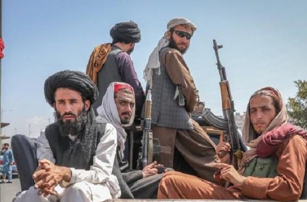 Facebook prohíbe todo contenido que apoye a los talibanes