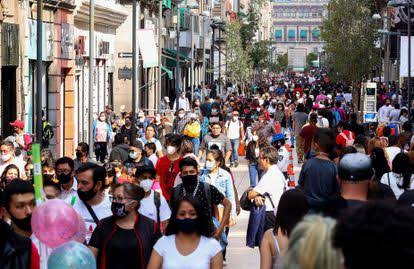 México sumó en las últimas 24 horas 21 mil 569 casos y 618 muertes por COVID-19