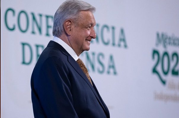 AMLO ataca a Banxico por sólo "atender la inflación y no ver el crecimiento”