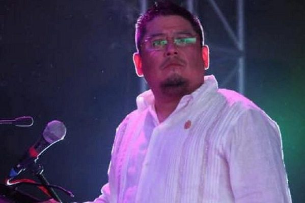 Diputado de Morena propone invadir España y hacer monarca a AMLO