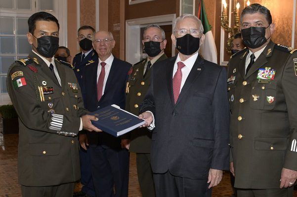 Entregan concesión del Aeropuerto Felipe Ángeles a la Sedena