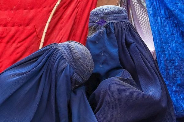 Talibanes matan a mujer por no usar burka (IMÁGENES FUERTES)