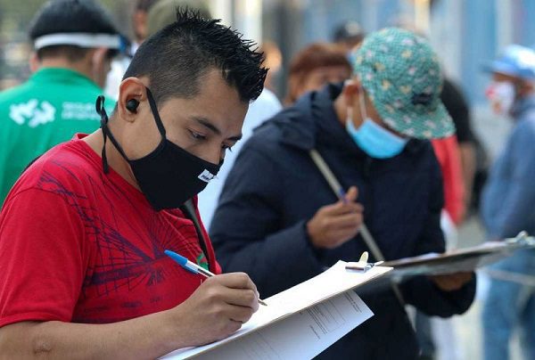 Coneval señala que un millón de mexicanos salió de la pobreza laboral