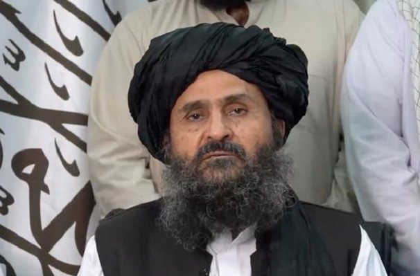 Cofundador de talibanes llega a Kabul para negociar un nuevo gobierno