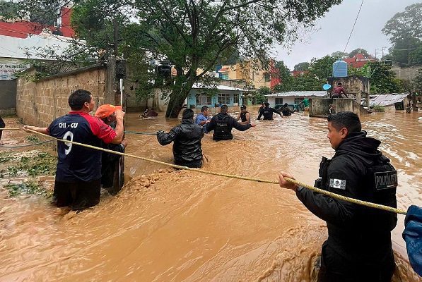 Suman 11 muertos tras paso de ‘Grace’ por México