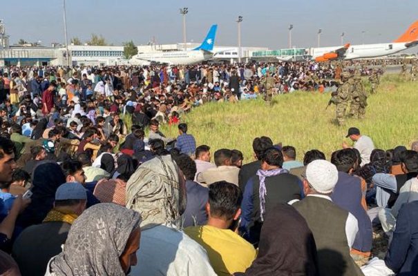 Talibanes advierten con consecuencias si se extienden evacuaciones