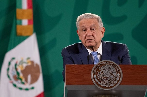 AMLO extiende pésame por víctimas de incendio en plataforma de Pemex