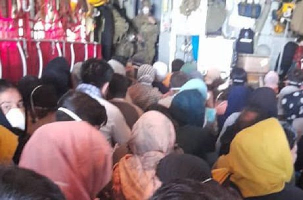 Selección femenil de futbol de Afganistán logra salir de Kabul