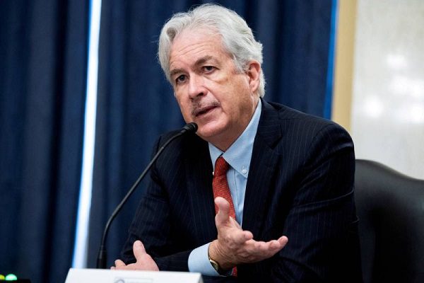 Jefe de la CIA se reúne con líder talibán en Kabul