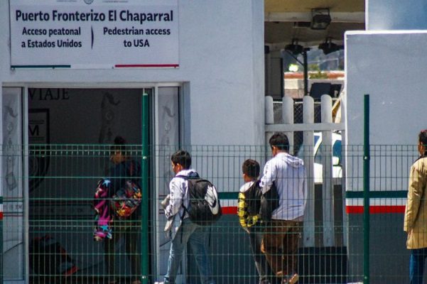 EE.UU. inicia pláticas con México sobre el regreso "Quédate en México"