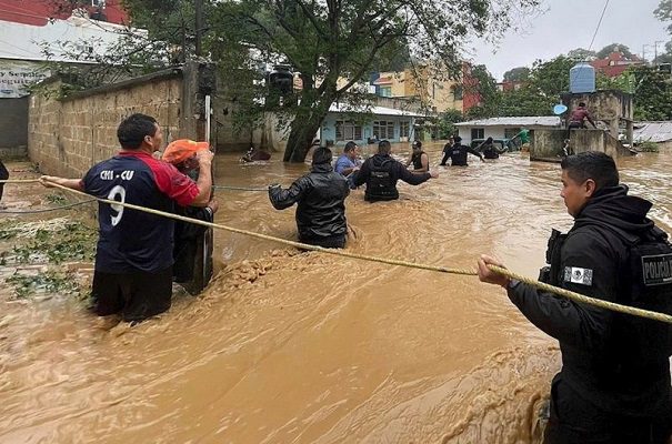 AMLO promete ayuda para todos los afectados por "Grace" en Veracruz