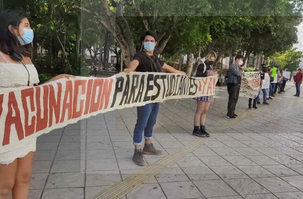 Estudiantes hacen cadena humana en contra del regreso a clases presenciales #VIDEOS