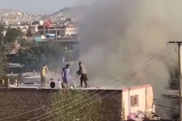 La explosión cerca del aeropuerto de Kabul dejó al menos cinco muertos #VIDEO