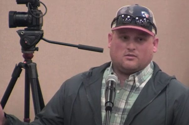 Muere por Covid-19 líder de grupo anticubrebocas en Texas