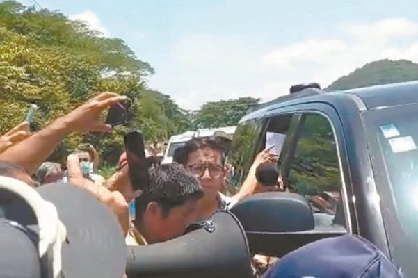 Por segundo día consecutivo, CNTE bloqueó paso de AMLO en Chiapas