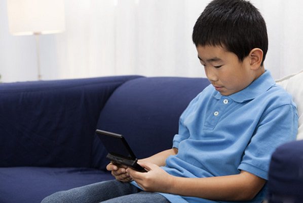 China limita a tres horas semanales los videojuegos en línea a menores de edad