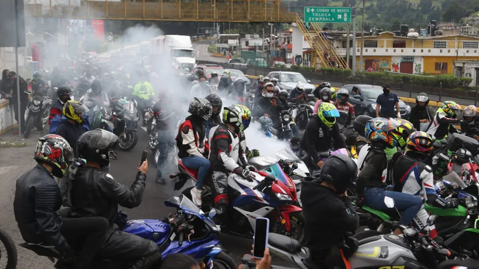 Rinden homenaje a motociclistas muertos con rodada en la México-Cuernavaca