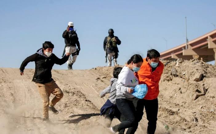 La Casa Blanca confirma deportación de migrantes hacia México