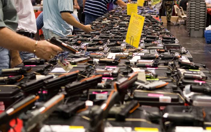 México tiene 23 veces menos armas que EU, pero el triple de homicidios