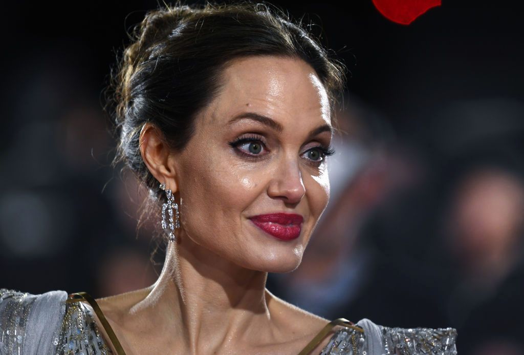 Angelina Jolie estrena cuenta de Instagram con demanda a Talibanes