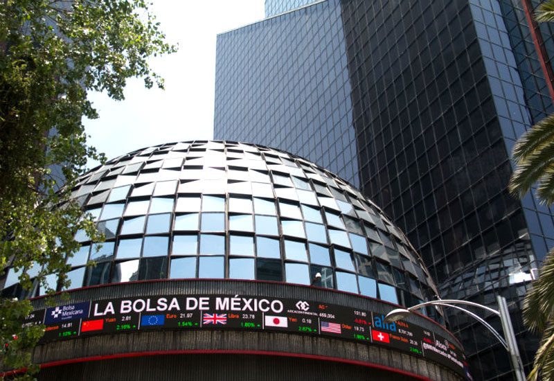 Tras anotar nuevo máximo histórico bolsa mexicana abre a la baja