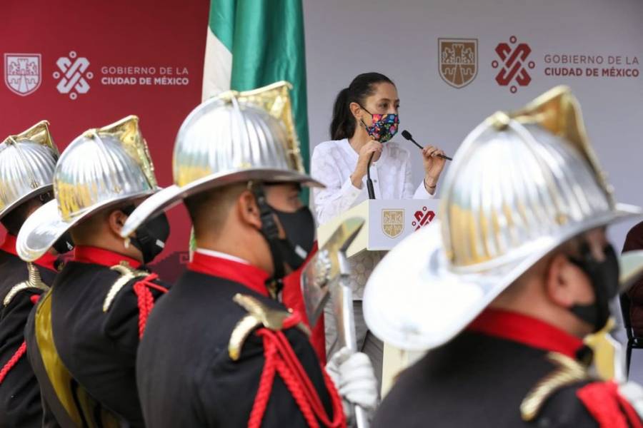 Anuncia Sheinbaum próximo aumento salarial para bomberos