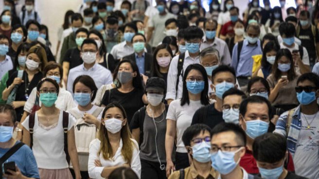 Por incremento de casos de covid-19, China restringe viajes al extranjero de sus ciudadanos