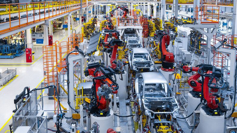 Ensamble automotriz en México cae 26.5% por escasez de chips