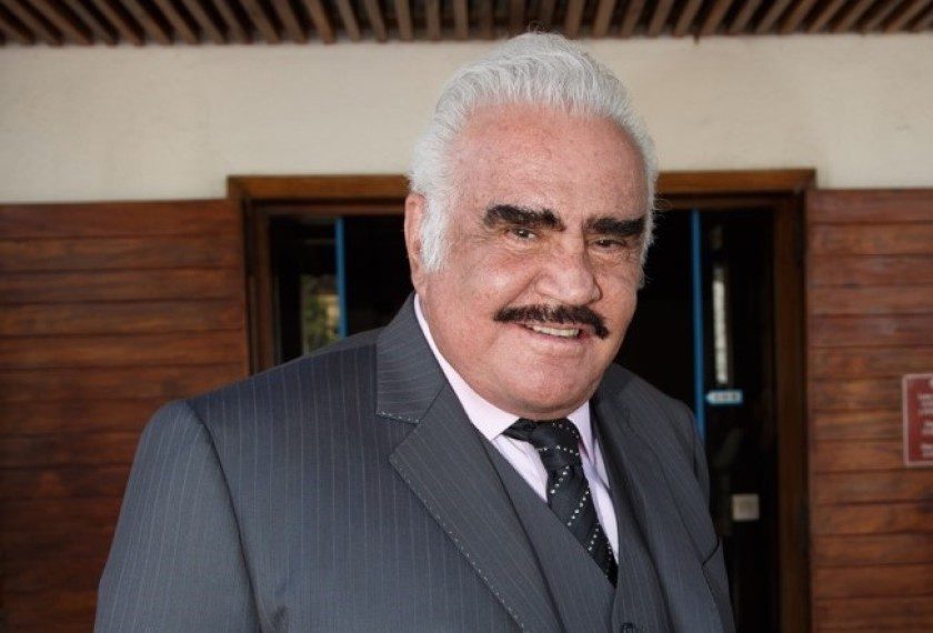 Vicente Fernández se reporta grave de salud, pero estable y en reposo