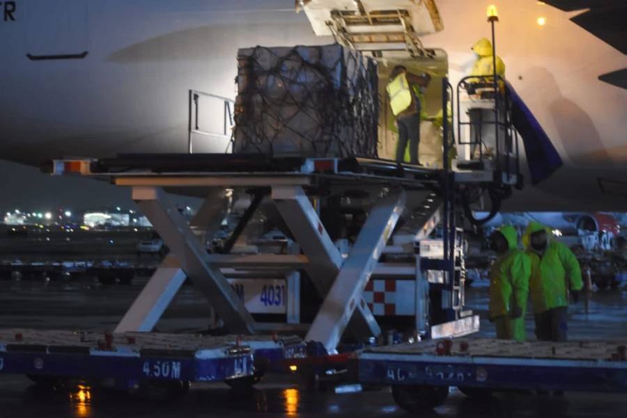 Conversar sobre evacuaciones con los talibanes no es reconocerlos: Macron