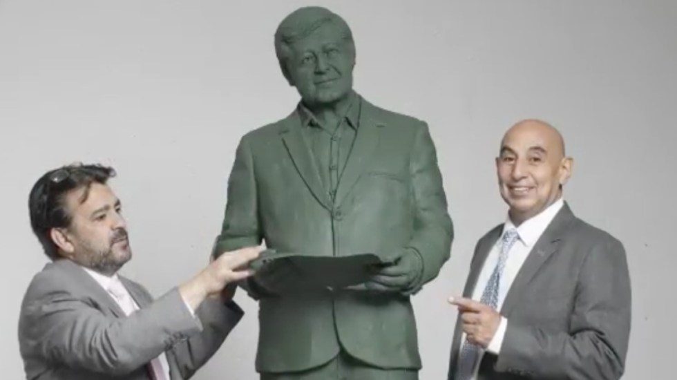 AMLO será inmortalizado en estatua por  Asociación Mexicana