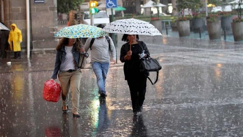 Torrenciales lluvias crean daños en CDMX