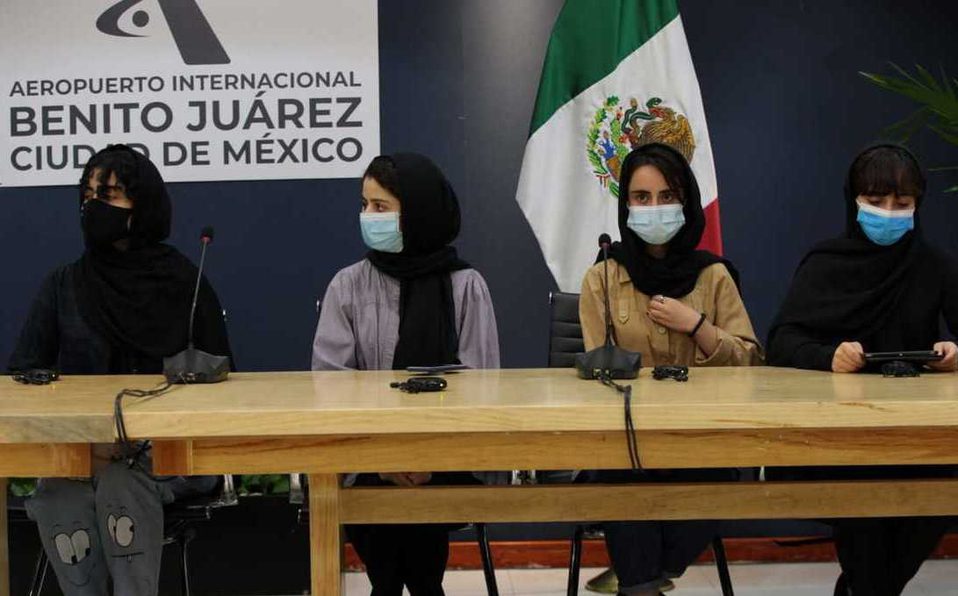 Llegan a México primeras refugiadas de Afganistán