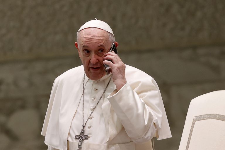 Papa Francisco pide a políticos leyes que protejan de las amenazas de la tecnología