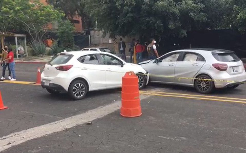 Joven se desmaya y choca después de recibir vacuna COVID