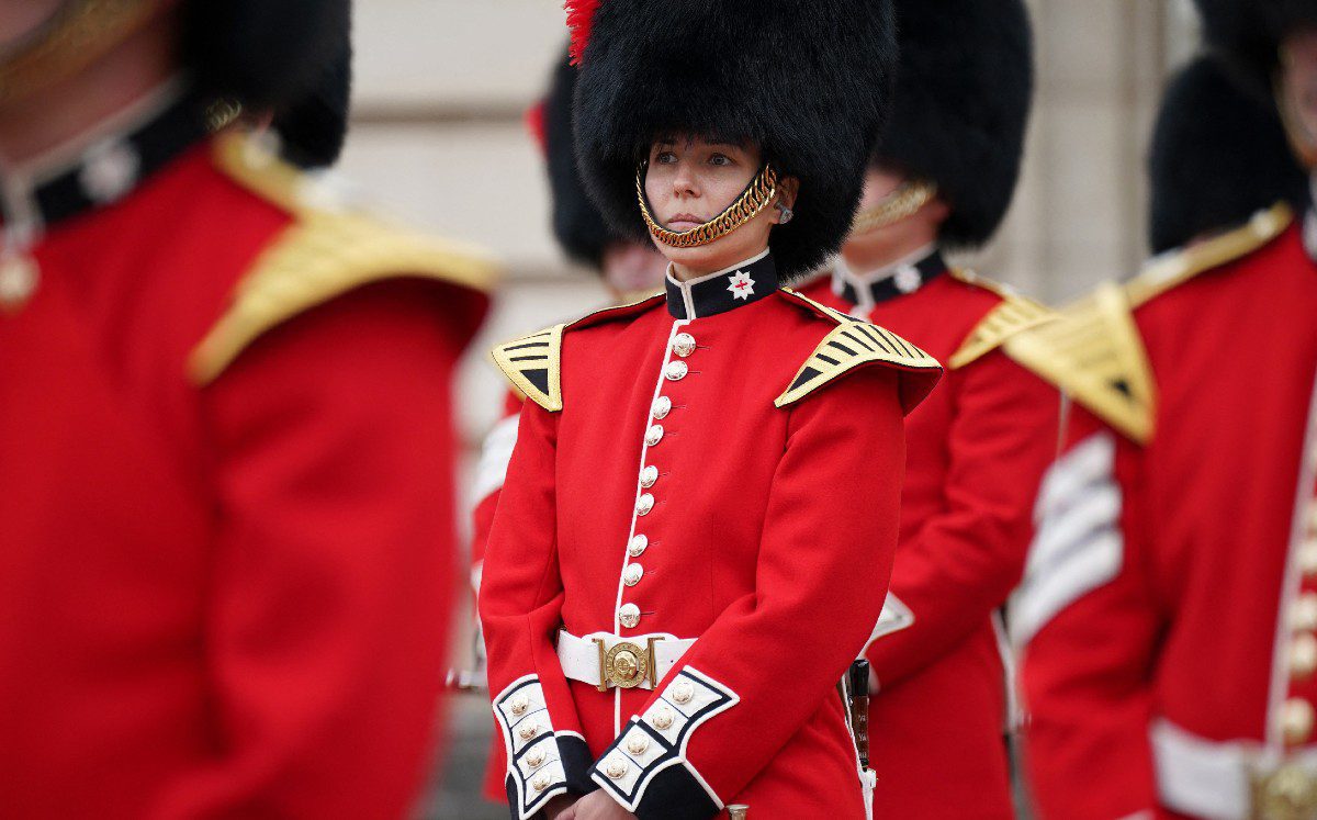 Se realiza primer cambio de guardia en Buckingham desde inicio de pandemia