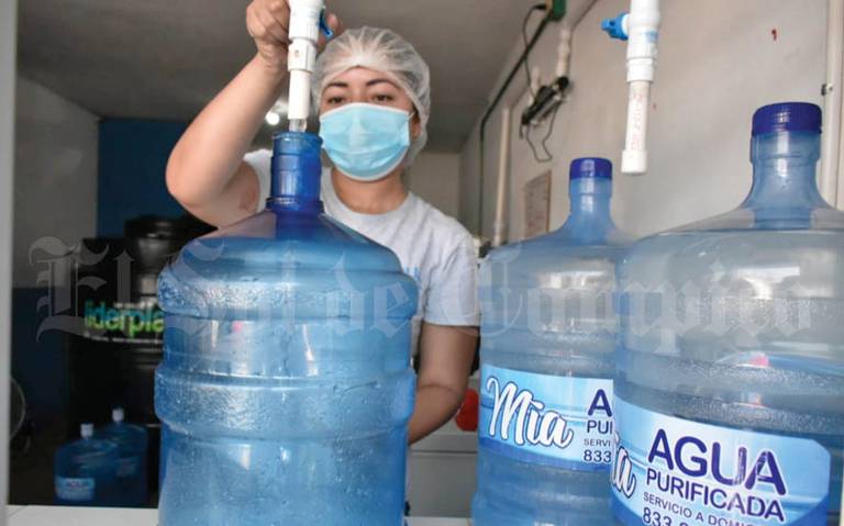 Materia fecal en casi 50% de rellenadoras de agua en México