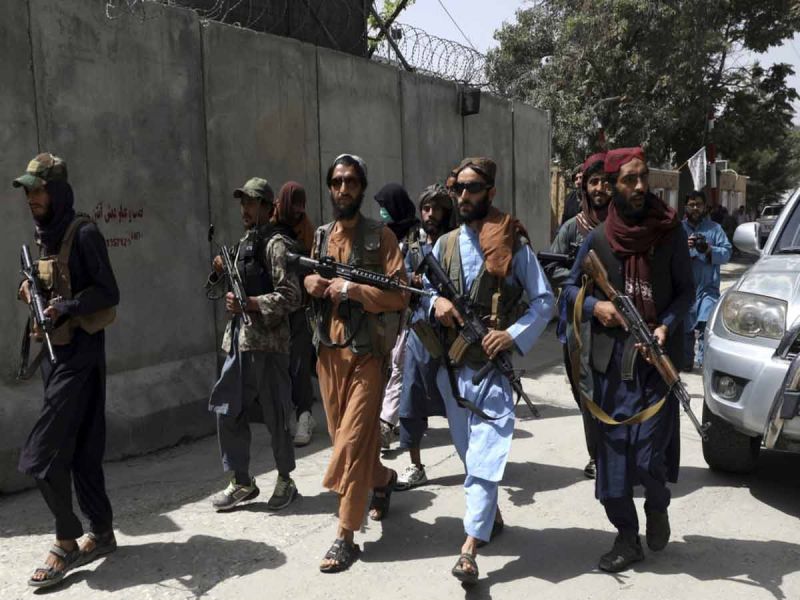 Victoria de talibanes en Afganistán, incrementa violencia en Pakistán