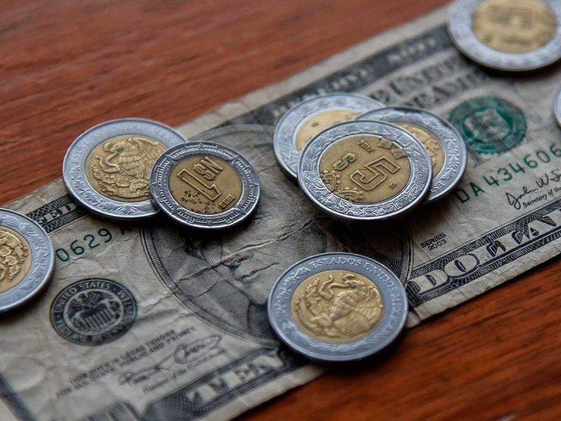 Se fortalece el peso; se cotiza por debajo de los $20 por dólar