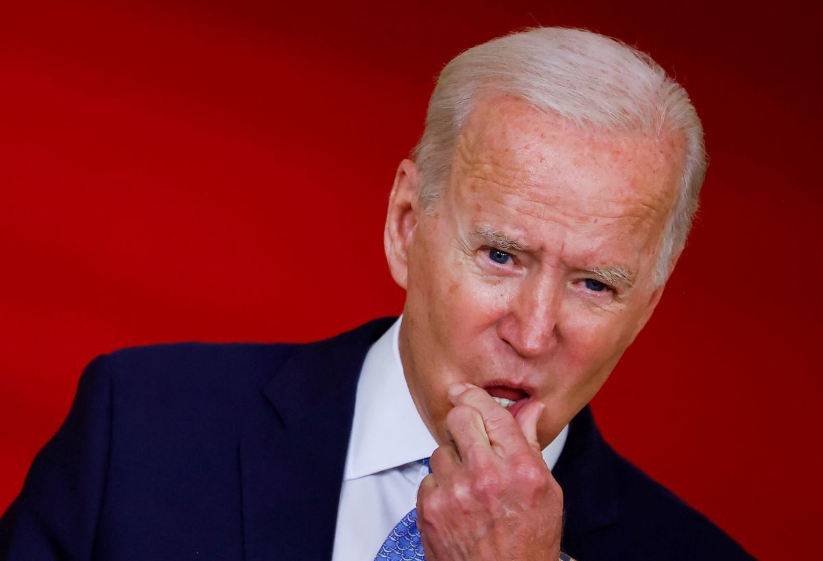 Biden endurece medidas COVID y ordena vacunarse a millones de empleados