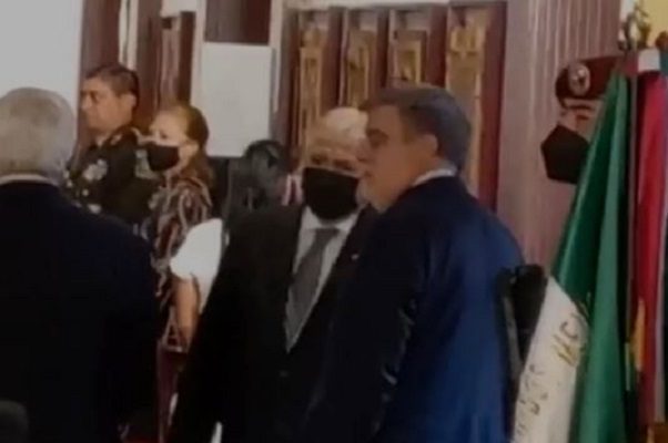 A pesar de supuesta renuncia, Julio Scherer asiste a informe de AMLO