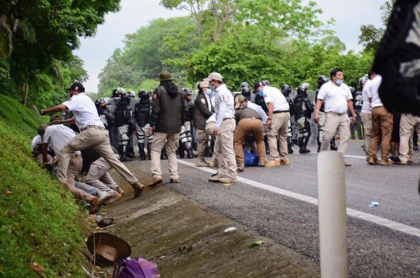 Autoridades persiguen y someten a migrantes en Mapastepec, Chiapas