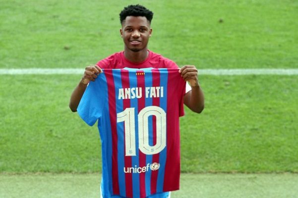 Ansu Fati usará el número 10 en el Barcelona tras la salida de Messi