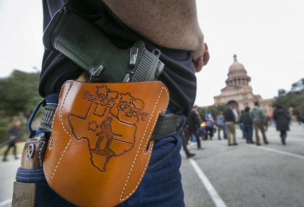 Texas ya permite portar armas de fuego en público sin capacitación ni licencia