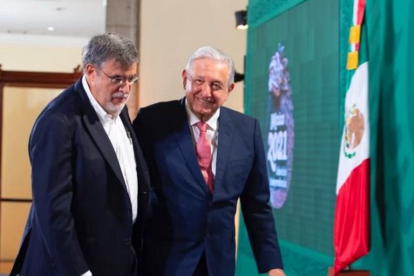 "Tengo gratitud infinita para mi jefe", dice Julio Scherer al dejar puesto