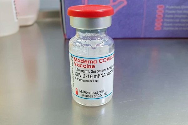 Moderna pide autorización para aplicar tercera dosis en EE.UU.